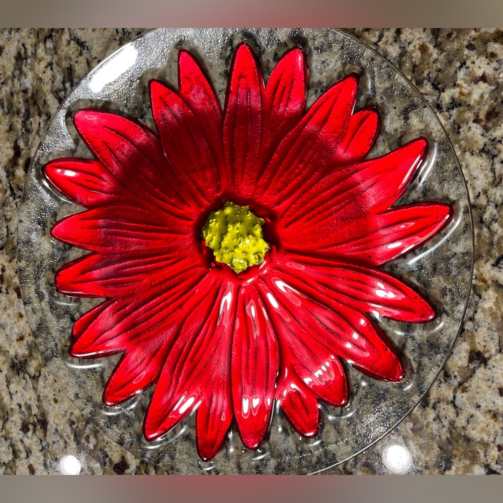 Beautiful RED Flower Glass Plate - Picture 4 of 4